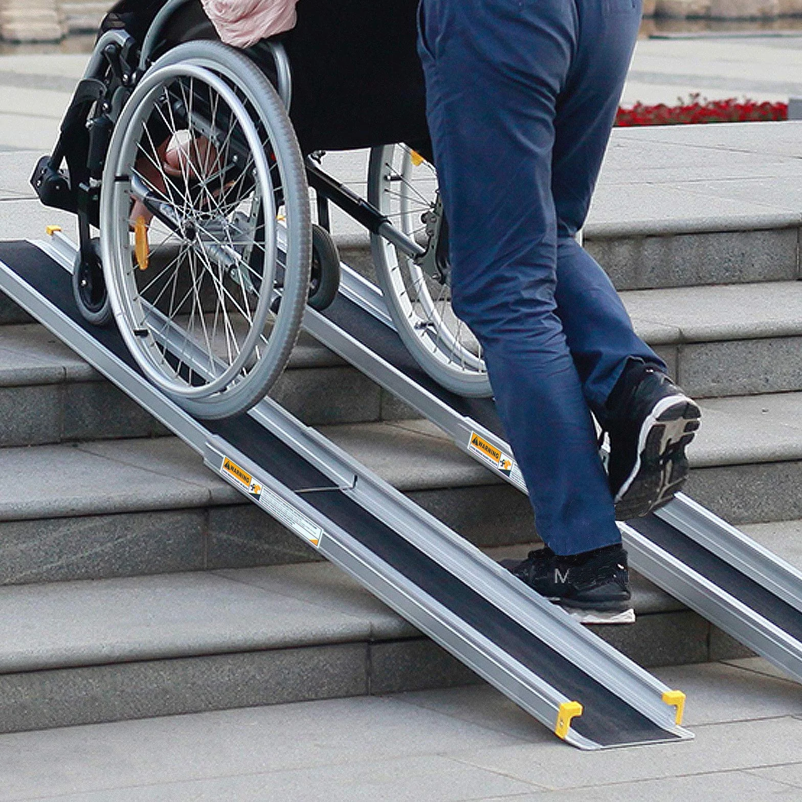 GOPLUS 2 Rampes de Chargement de Voiture Non-glissantes en Aluminium, Rampes de Fauteuil Roulant Portatives Téléscopiques Antidérapante, Longueur Ajustable à 3 Niveaux, Charge 270KG (121,5-213,5x19cm)