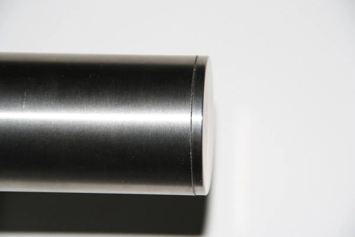 Main Courante en acier inoxydable (AISI 304) poli Diametre 42,4mm - Embouts droîtes - Avec des supports soudés - Longueur: 1500 mm